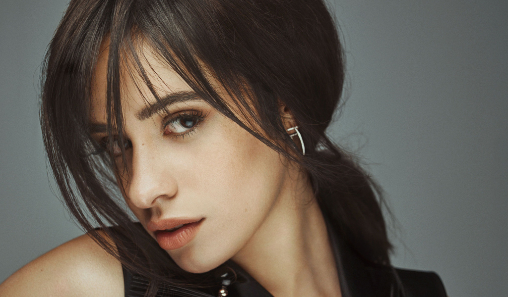 Певица Камила Кабельо лицо крупным планом