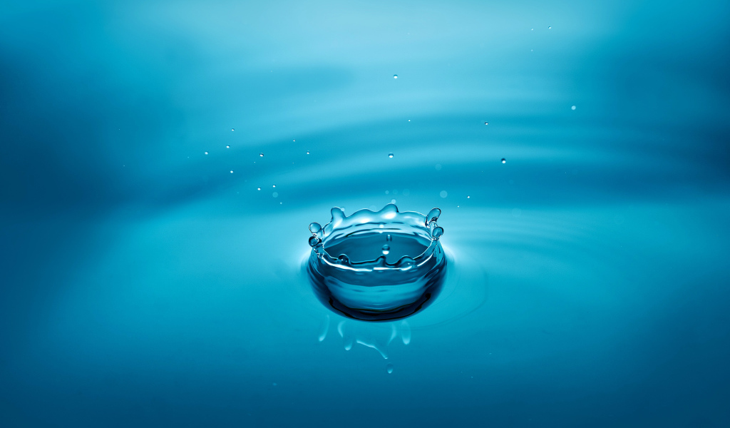 Капля воды в голубой глади