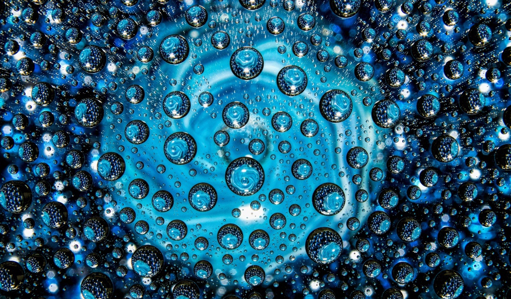 Много пузырей в голубой воронке