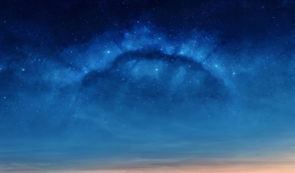 Яркие звезды в голубом небе ночью 