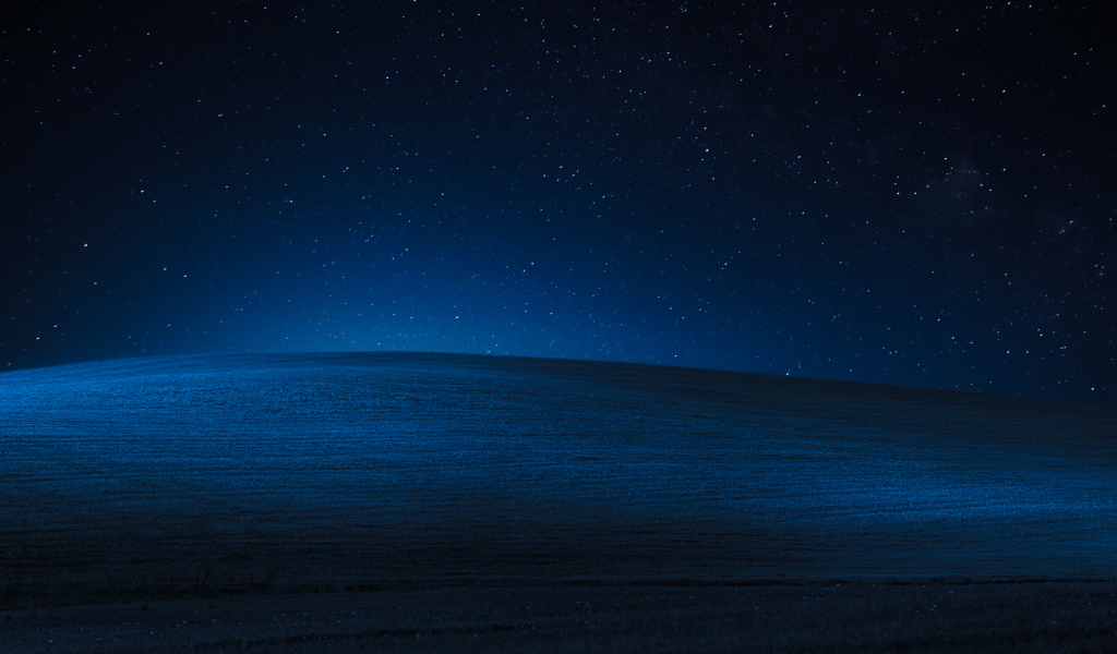 Поле под красивым звездным небом