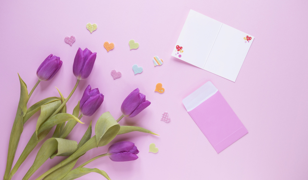 Букет фиолетовых тюльпанов на розовом фоне шаблон для открытки