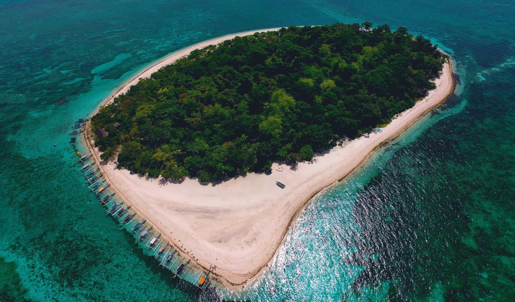 Тропический остров в голубом океане, Исландия 