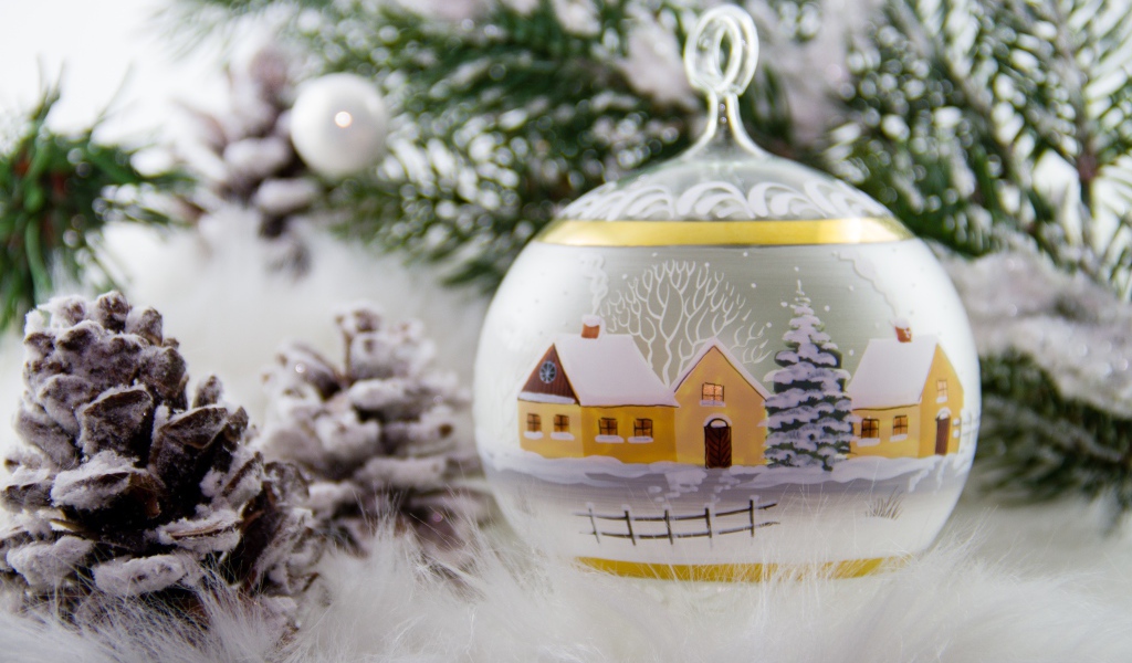 Красивый стеклянный шар с рисунком 