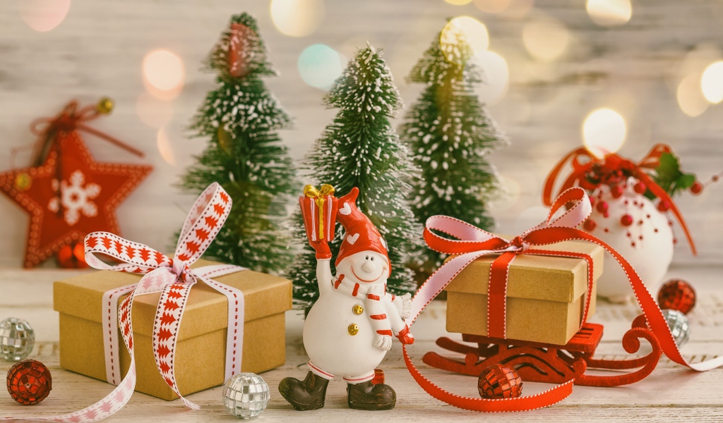 Елочные игрушки и подарки на Новый год 2020 