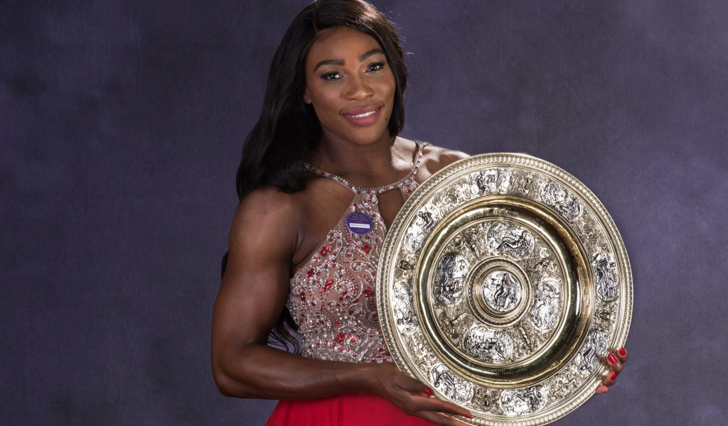 Американская теннисистка Серена Уильямс с наградой