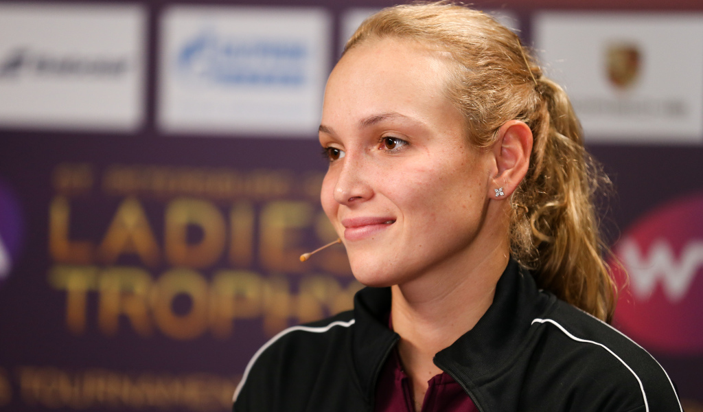 Хорватская теннисистка Донна Векич с микрофоном