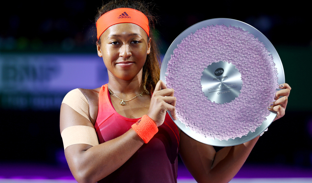 Японская теннисистка Наоми Осака с наградой 