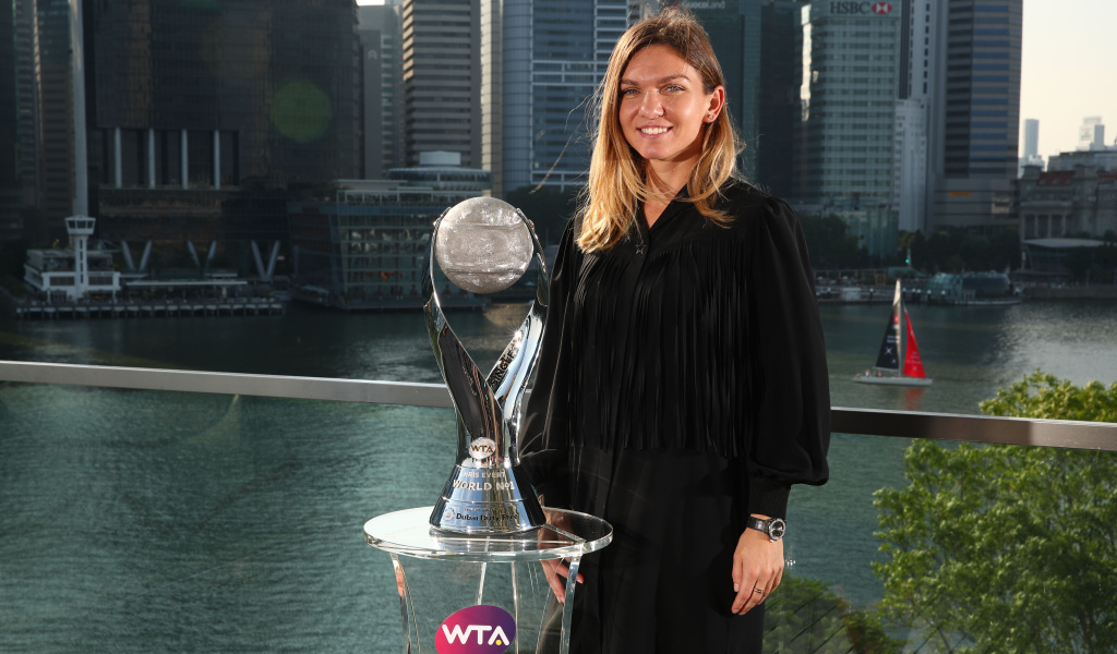 Теннисистка Симона Халеп с наградой