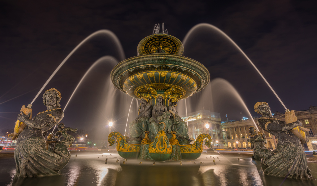 Фонтан Fontaines de la Concorde на площади Согласия, Париж. Франция