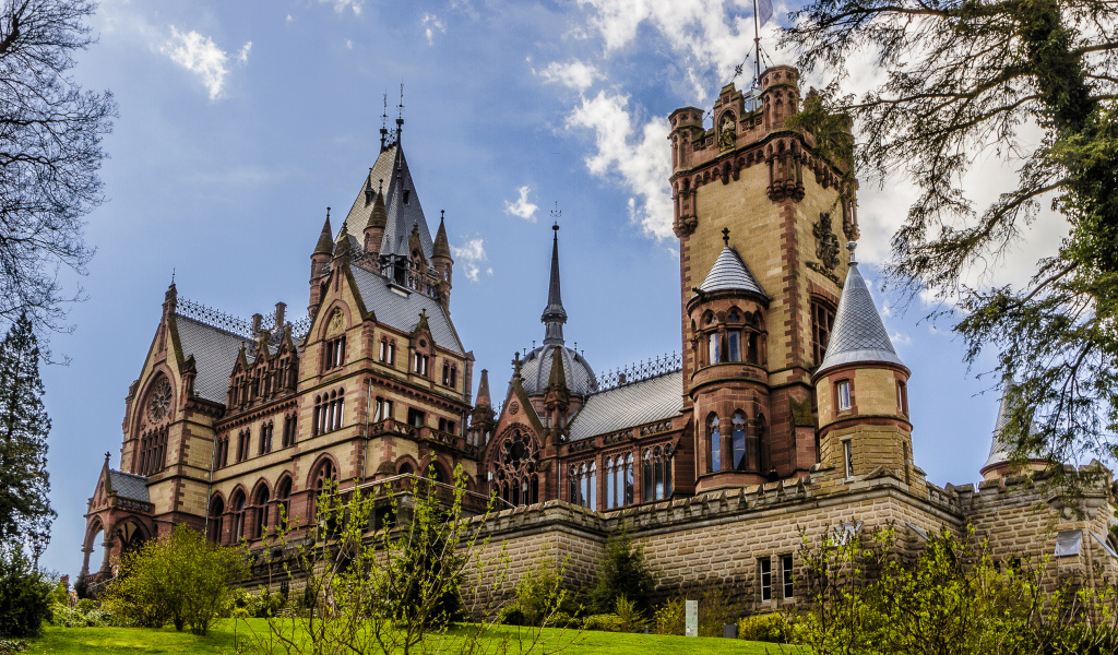 Замок Шлос Драхенбург,  город Кёнигсвинтере,Германия