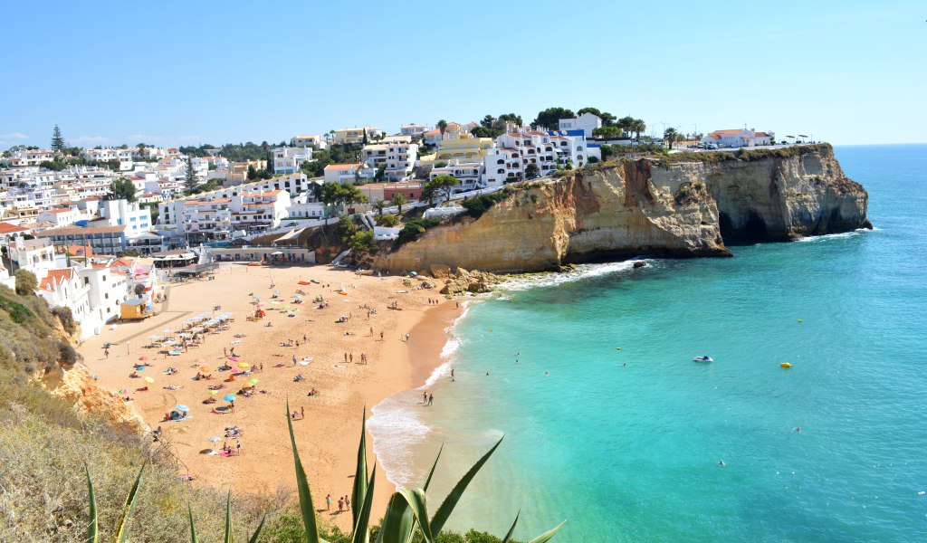 Остров Прая-ду-Карвоэйру, Португалия
