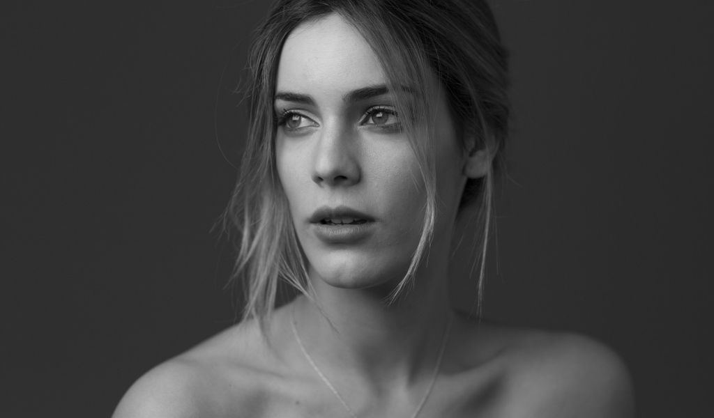 Актриса Алехандра Оньева черно -  белое фото 