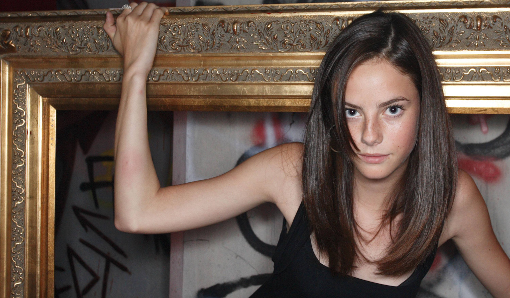 Актриса Кая Скоделарио в картине