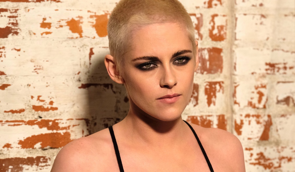 Актриса Кристен Стюарт с короткой стрижкой