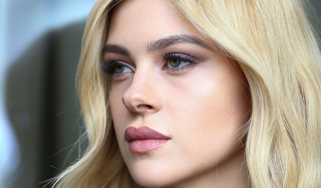 Американская актриса Никола Пельтц лицо крупным планом