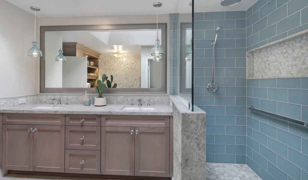 Ванная комната в сером цвете с душем 