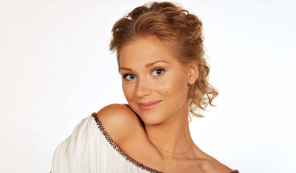 Красивая российская актриса Кристина Асмус