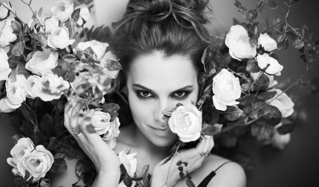 Красивая швейцарская актриса Мелиа Крейлинг черно белое фото