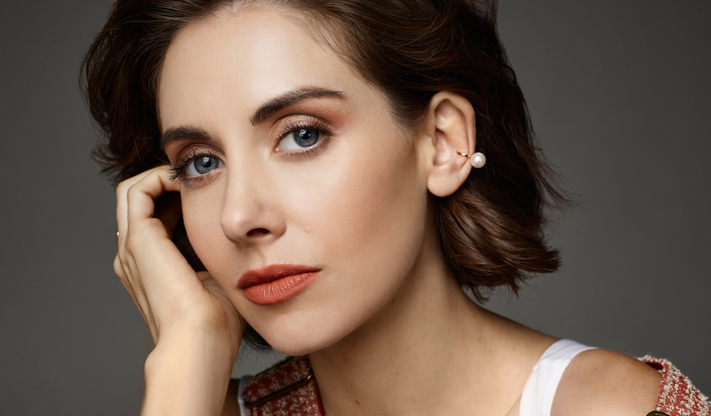 Красивая голубоглазая женщина, актриса Элисон Бри