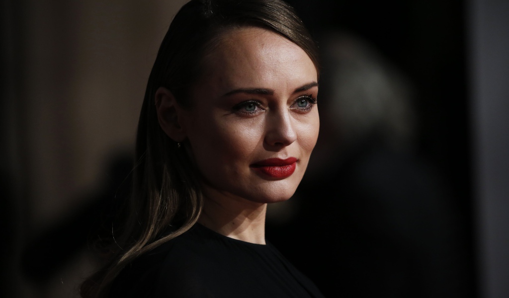 Красивая девушка актриса Лора Хэддок