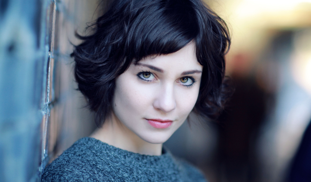 Красивая девушка с короткой стрижкой, актриса Таппенс Мидлтон