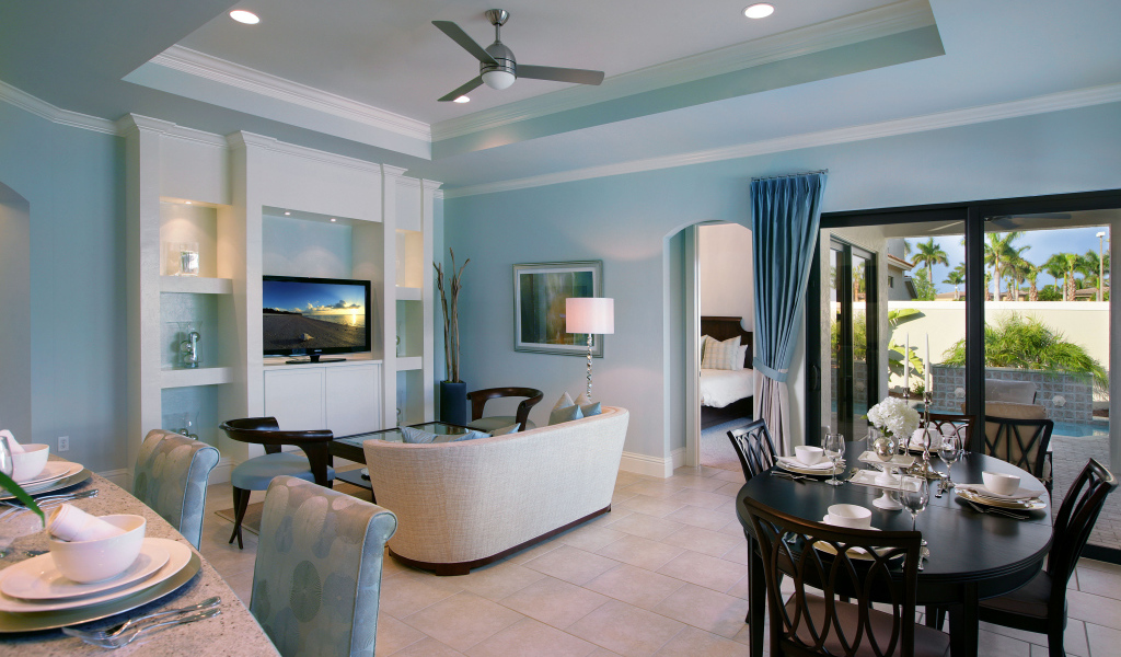 Гостиная комната с кухней у окна 