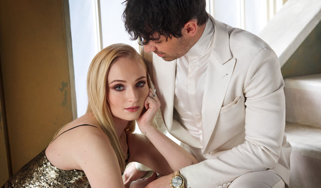 Red-haired actress Sophie Turner and singer Joe Jonas