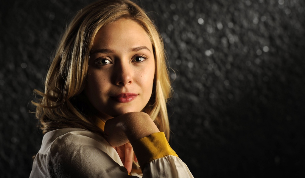 Нежная девушка, актриса Элизабет Олсен