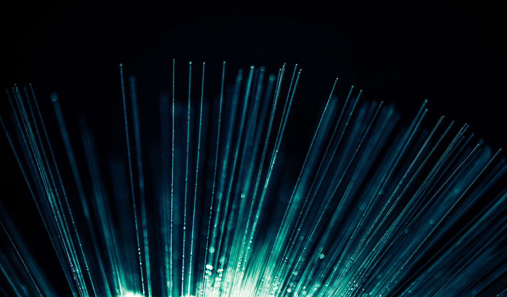 Неоновые лучи лампы на черном фоне 