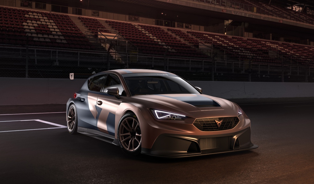 Автомобиль Cupra Leon Competition 2020 года на стадионе