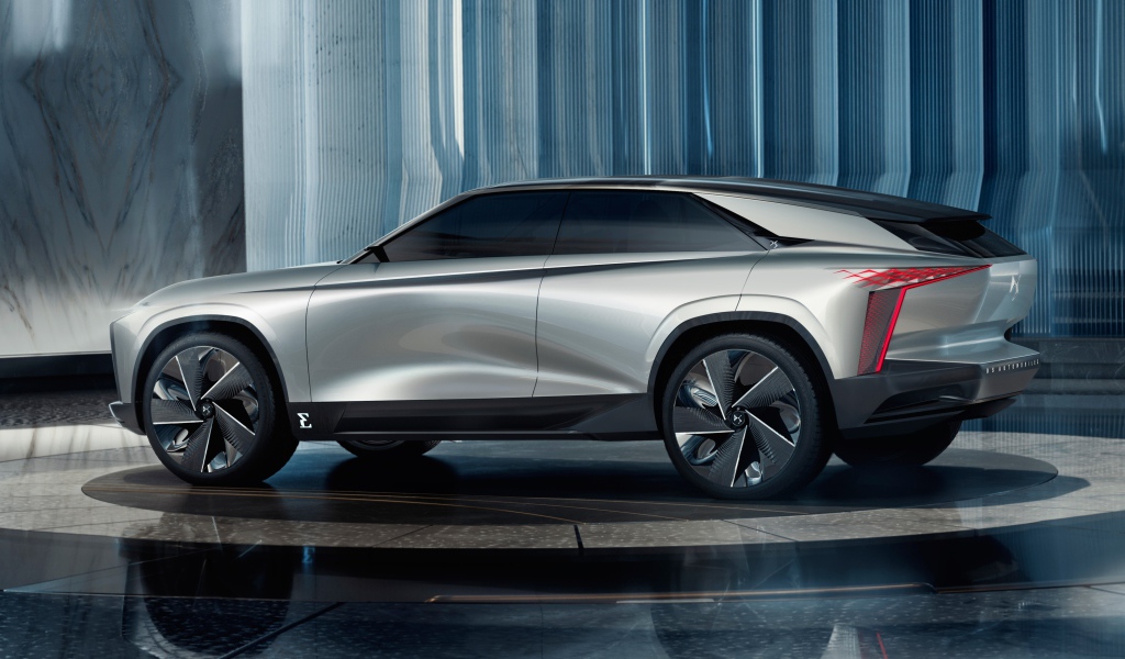 2020 silver DS Aero Sport Lounge car side view