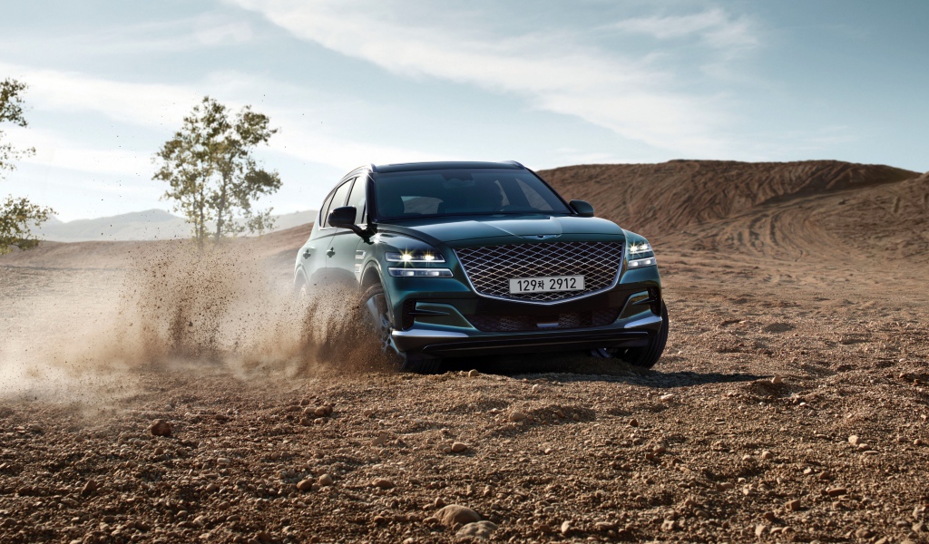Внедорожник Genesis GV80, 2020 года на бездорожье 