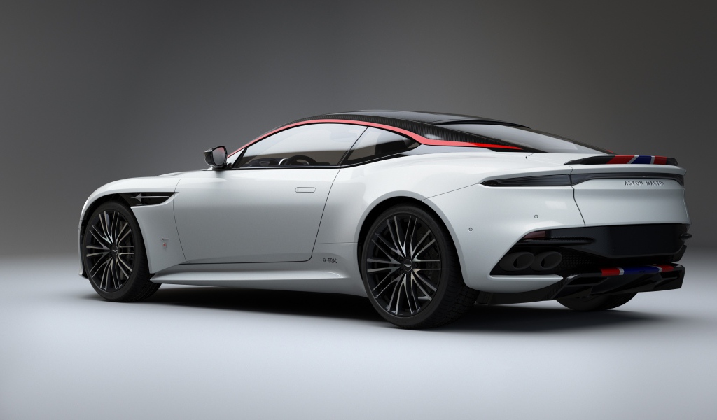 Автомобиль Aston Martin DBS Superleggera, 2019 года вид сзади