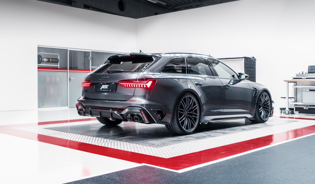 Автомобиль ABT RS6-R 2020 года вид сзади