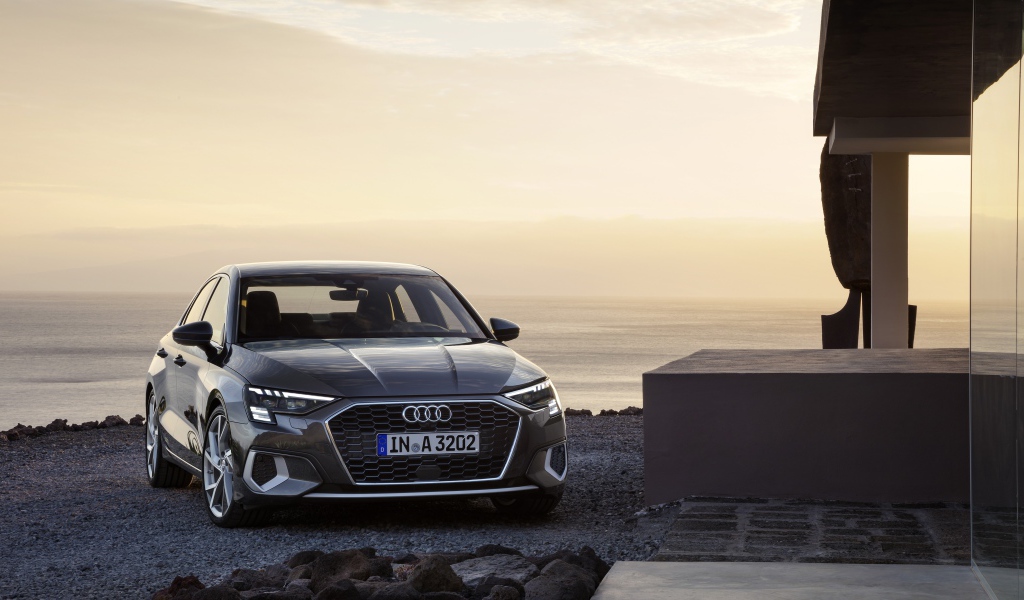 Автомобиль  Audi A3 Sedan 35 TFSI 2020 года у моря