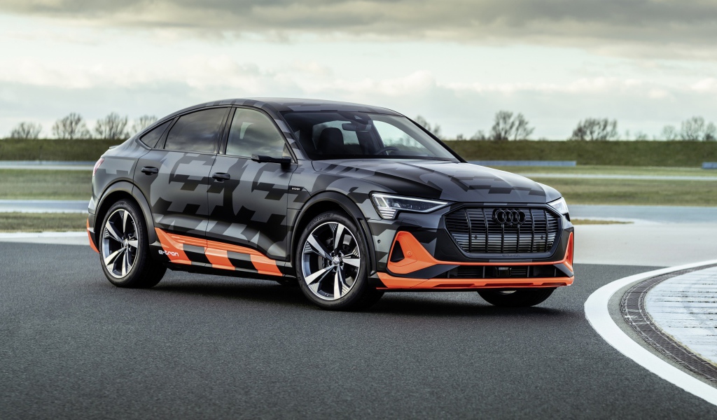Спортивный автомобиль Audi E-Tron S Sportback Prototype 2020 года