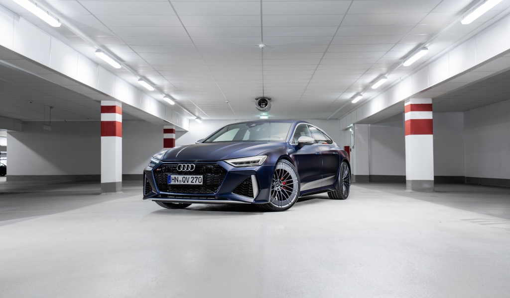 Автомобиль Audi RS 7 Sportback 2020 года на подземной парковке 