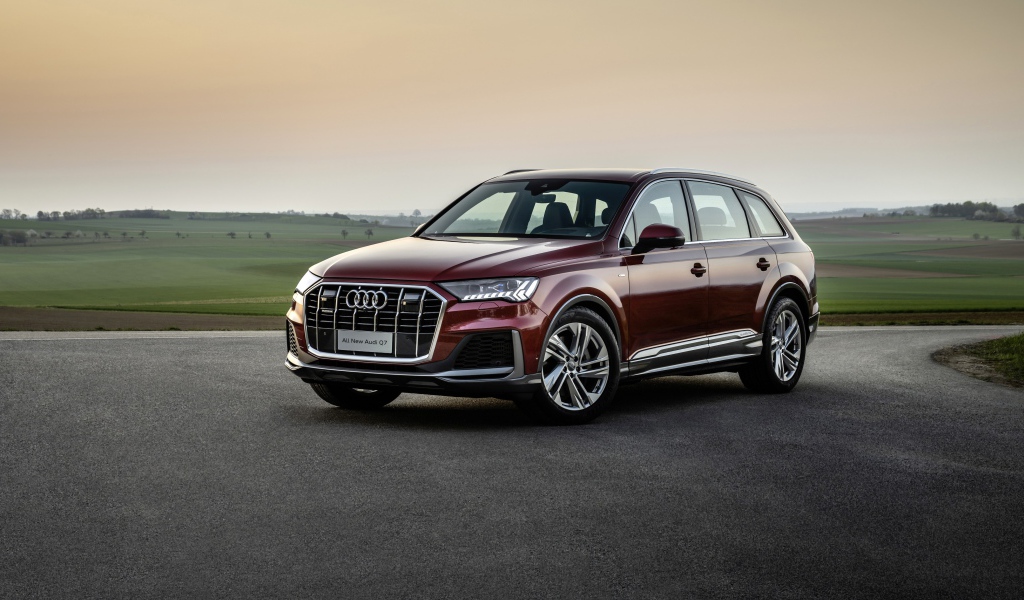 Бордовый внедорожник Audi Q7 55 TFSI Quattro S Line 2020 года