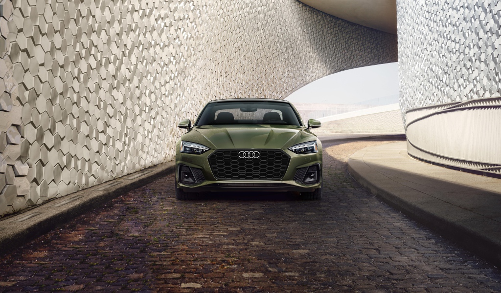 Автомобиль  Audi A5 Coupe 45 TFSI Quattro S Line, 2020 года в тоннеле 