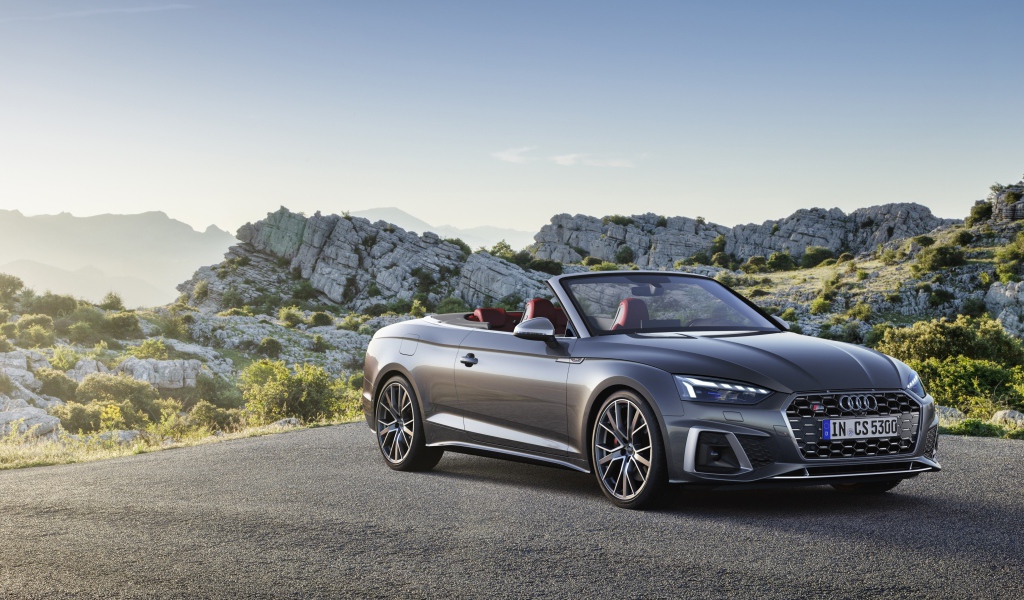 Кабриолет Audi S5,  2020 года в горах 