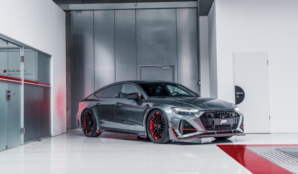 Стильный автомобиль ABT RS7-R 2020 года в гараже 