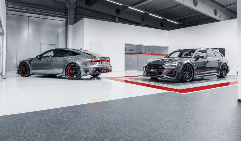 Два автомобиля ABT RS6-R 2020 года в гараже