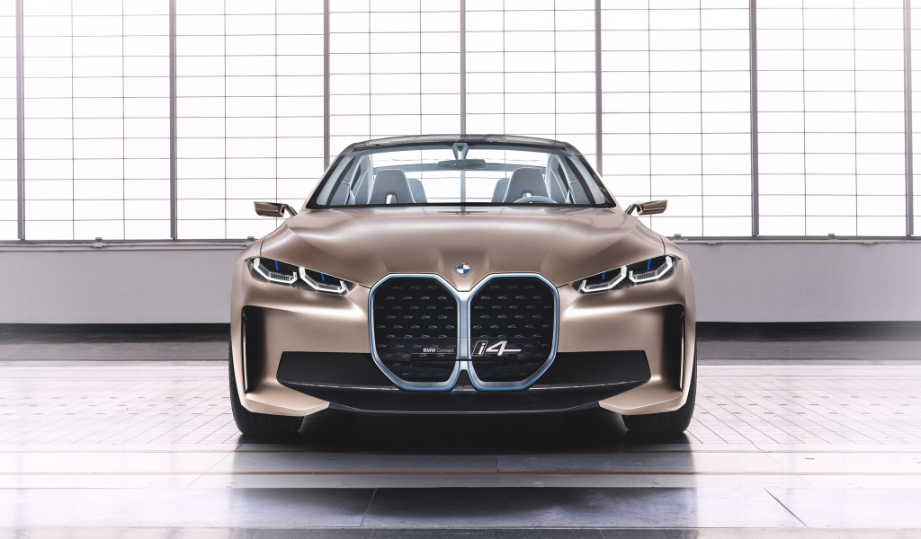 Автомобиль BMW Concept I4 2020 года вид спереди