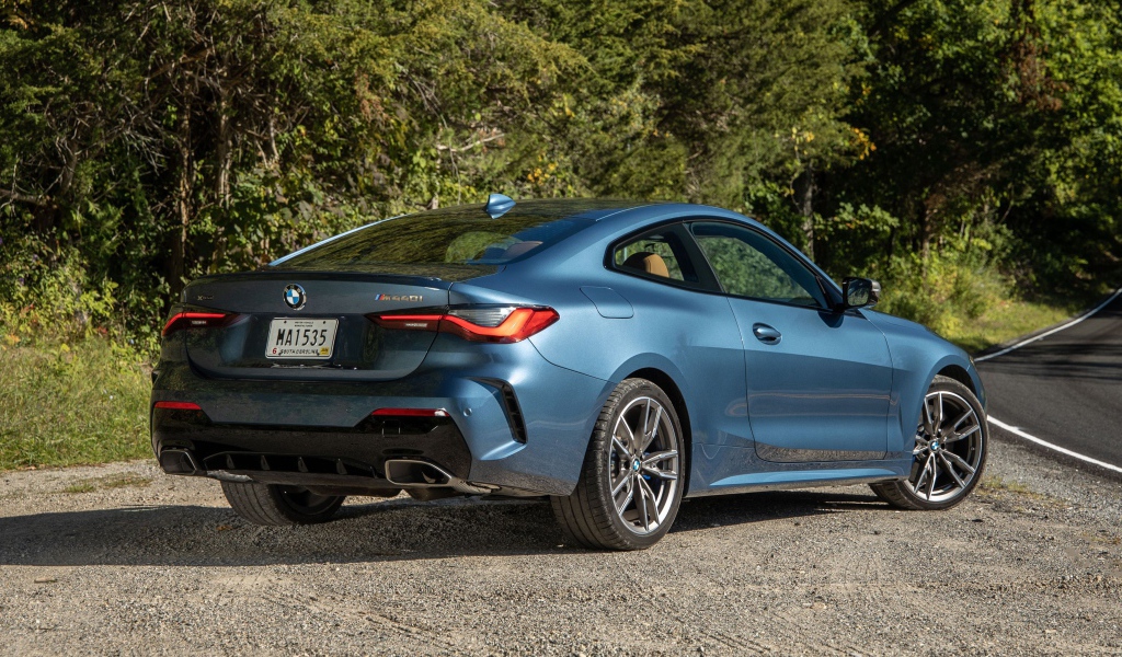 Автомобиль  BMW M440i XDrive Coupe, 2021 года вид сбоку