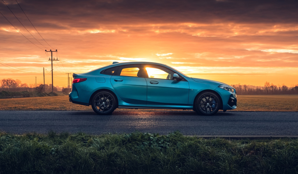 Автомобиль BMW 218i Gran Coupe M Sport 2020 года цвета аквамарин 