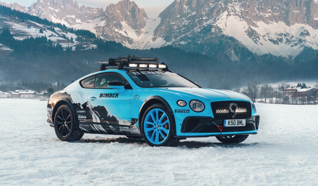 Автомобиль Bentley Continental GT Ice Race 2020 года в заснеженных горах 