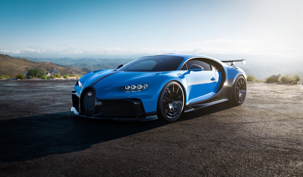 Синий автомобиль Bugatti Chiron Pur Sport 2020 года 