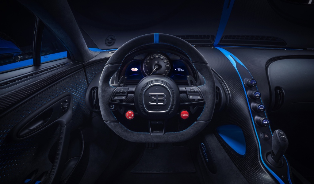 Черный салон автомобиля Bugatti Chiron Pur Sport 2020 года