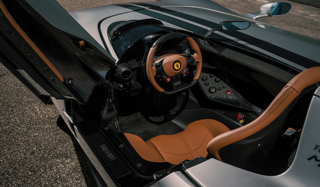 Салон автомобиля Ferrari Monza SP1 2020 года 